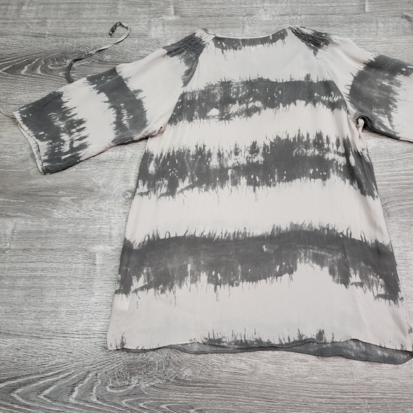 PARKER Silk Beige Green Short Sleeve Top Keyhole Blouse Size Large - Picture 10 of 12